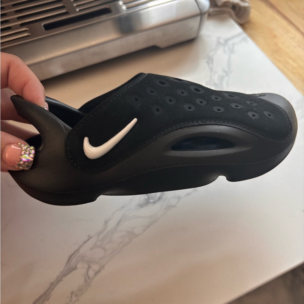 Nike Kids Black Slip-On Sneakers